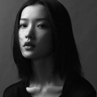 91张黑白冷淡风女生头像