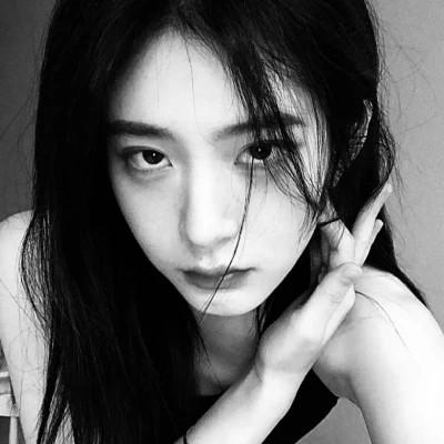91张黑白冷淡风女生头像