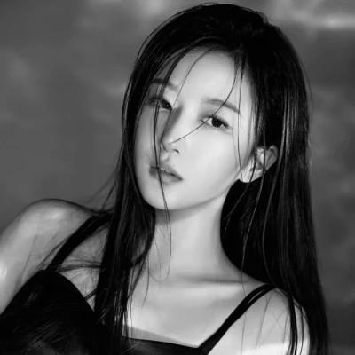 91张黑白冷淡风女生头像