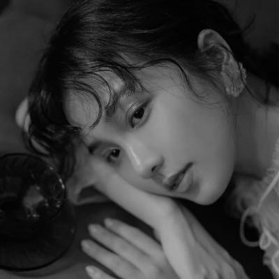 91张黑白冷淡风女生头像