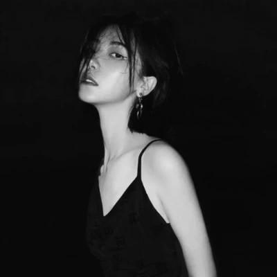 91张黑白冷淡风女生头像
