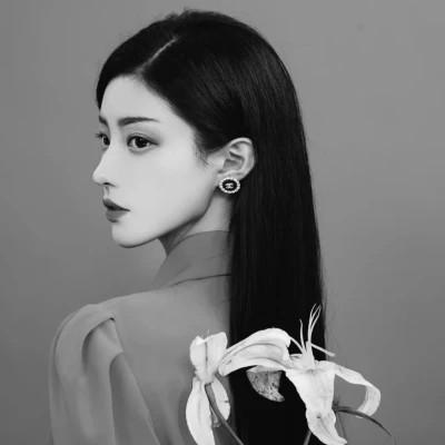 91张黑白冷淡风女生头像
