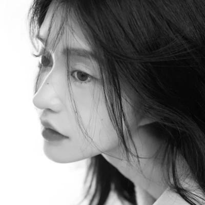 91张黑白冷淡风女生头像
