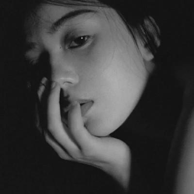 91张黑白冷淡风女生头像