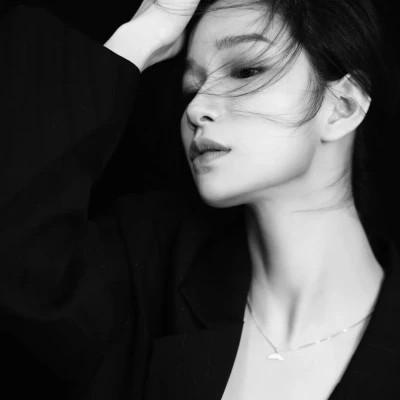91张黑白冷淡风女生头像