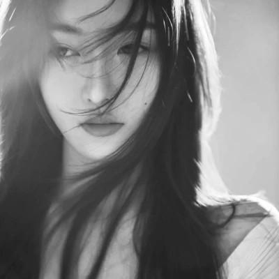91张黑白冷淡风女生头像