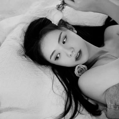 女士高冷黑白头像图片高清112张