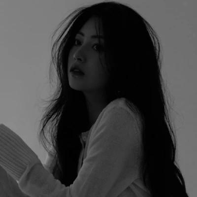 91张黑白冷淡风女生头像