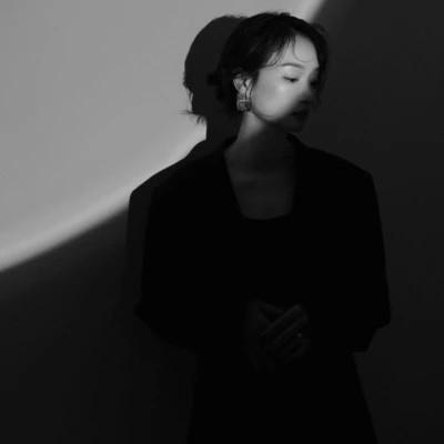 91张黑白冷淡风女生头像
