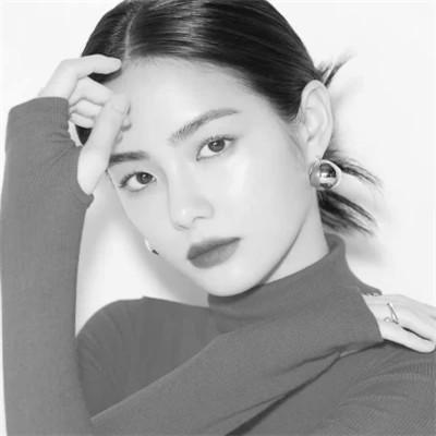 女士高冷黑白头像图片高清112张