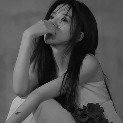 91张黑白冷淡风女生头像