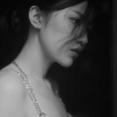 91张黑白冷淡风女生头像