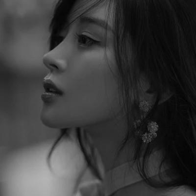 91张黑白冷淡风女生头像