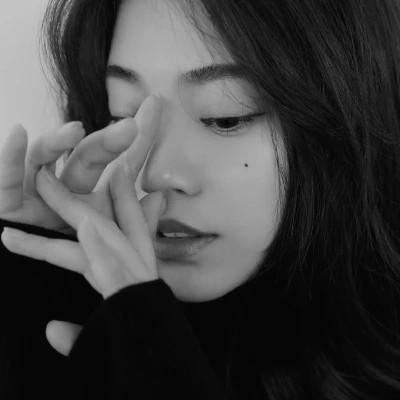 91张黑白冷淡风女生头像