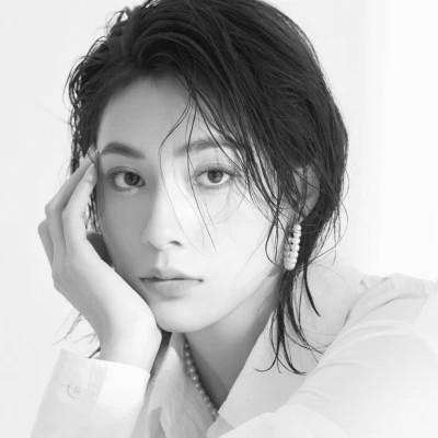 91张黑白冷淡风女生头像