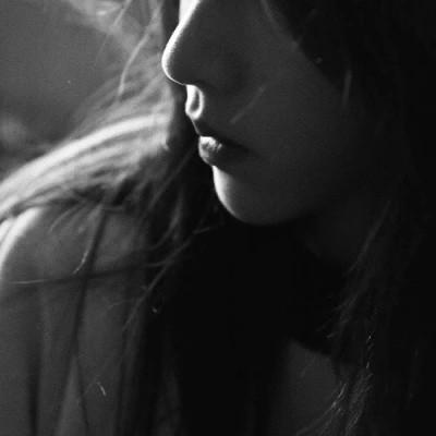 91张黑白冷淡风女生头像