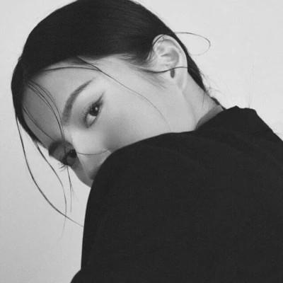 91张黑白冷淡风女生头像