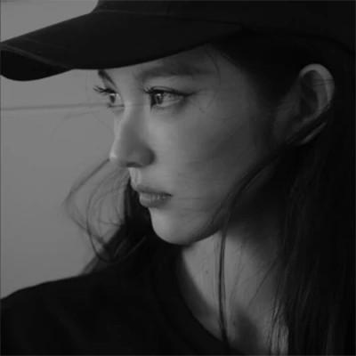 91张黑白冷淡风女生头像
