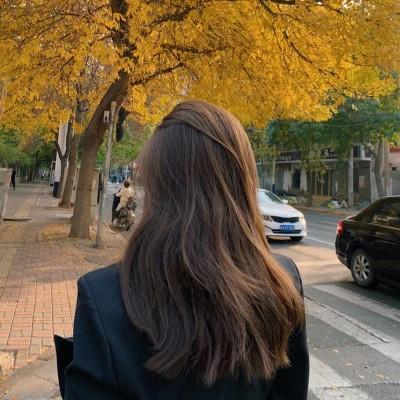 女生高级感的背影意境图片头像