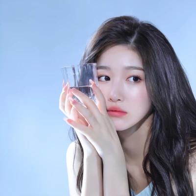 温柔惊艳的女生头像 高清温柔干净且惊艳的女头图片