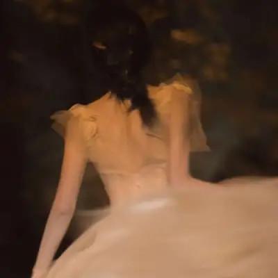 女生高级感的背影意境图片头像