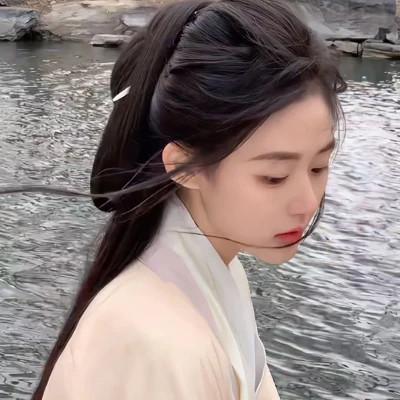 温柔惊艳的女生头像 高清温柔干净且惊艳的女头图片