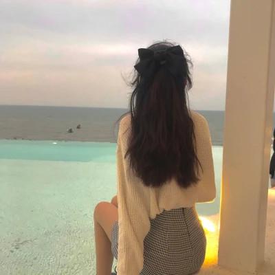 女生高级感的背影意境图片头像