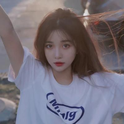 微信头像高级氛围感女生图片