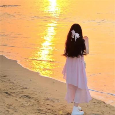 女生晚霞背影头像 好看高清的唯美落日夕阳治愈女头图片