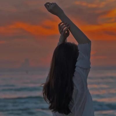 女生头像落日夕阳 唯美好看的背影夕阳头像女生高清图片
