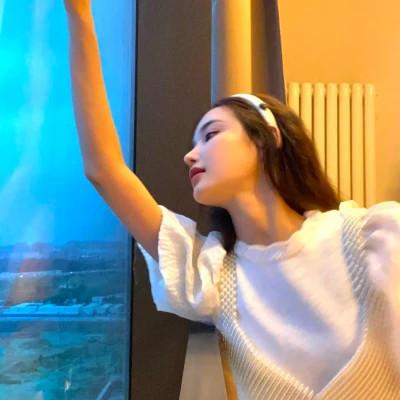 微信头像高级氛围感女生图片