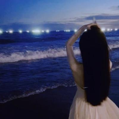网图女生氛围感背影头像
