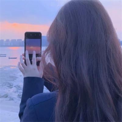 女生高级感的背影意境图片头像