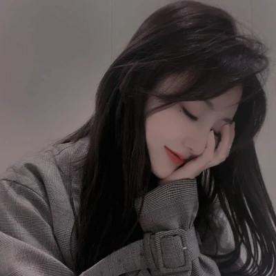 微信头像高级氛围感女生图片