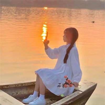 女生晚霞背影头像 好看高清的唯美落日夕阳治愈女头图片