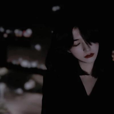 微信头像高级氛围感女生图片