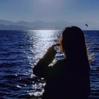 网图女生氛围感背影头像