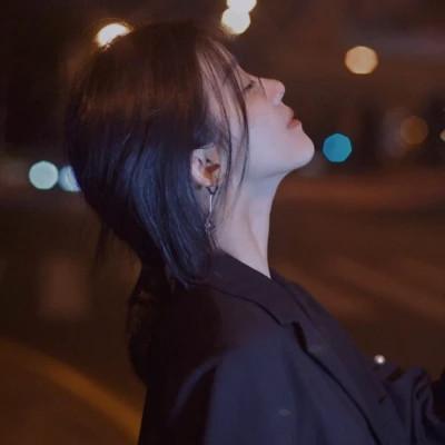 微信头像高级氛围感女生图片