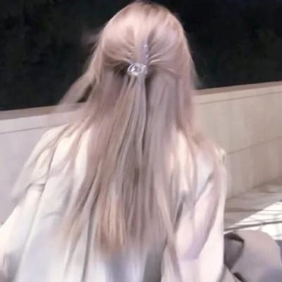 女生高级感的背影意境图片头像