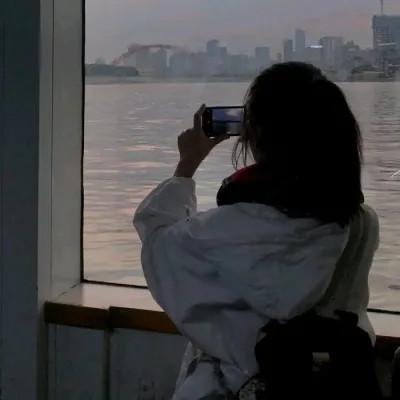 女生高级感的背影意境图片头像