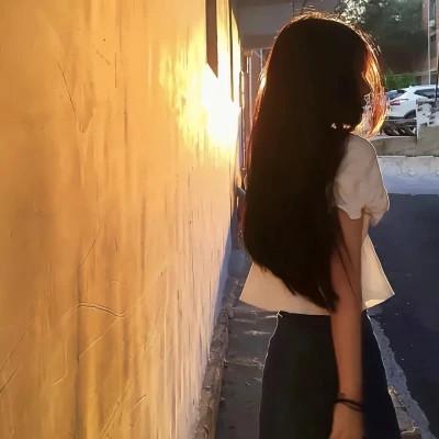 女生晚霞背影头像 好看高清的唯美落日夕阳治愈女头图片