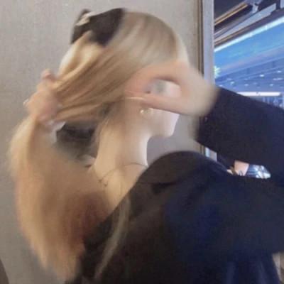女生高级感的背影意境图片头像