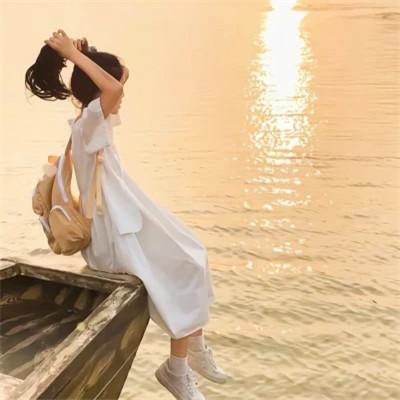 女生晚霞背影头像 好看高清的唯美落日夕阳治愈女头图片