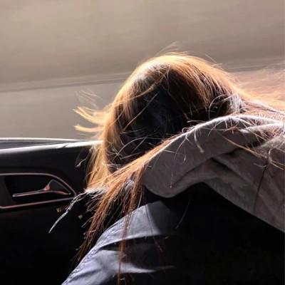 女生高级感的背影意境图片头像