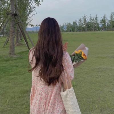 女生高级感的背影意境图片头像