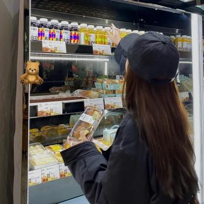 女生高级感的背影意境图片头像