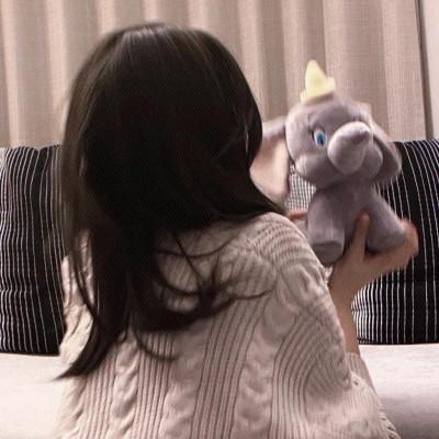 女生高级感的背影意境图片头像