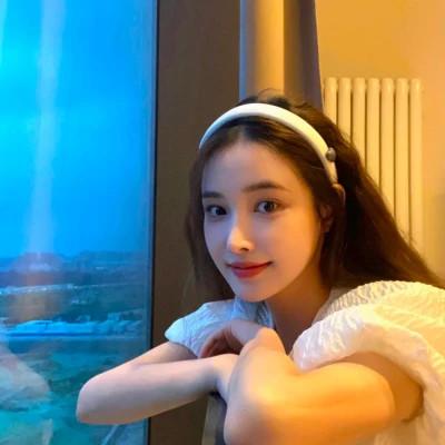 微信头像高级氛围感女生图片