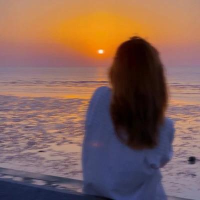 微信头像高级氛围感女生图片