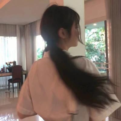 女生高级感的背影意境图片头像